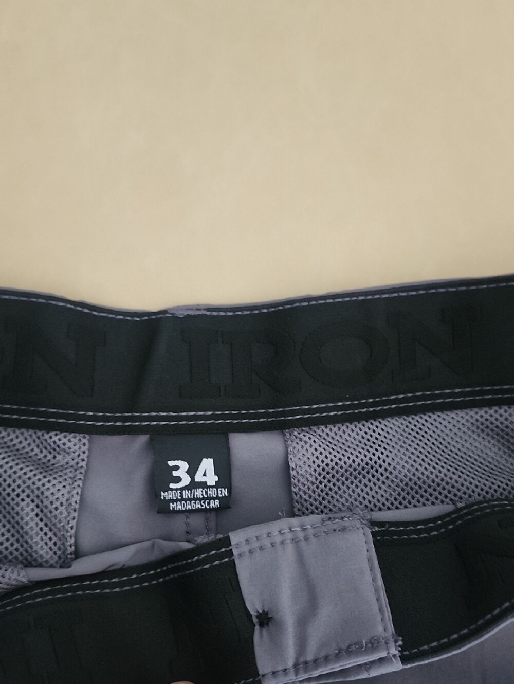Men's Gray Cargo Shorts with Multi-Pocket Utility - Picture 2 of 3